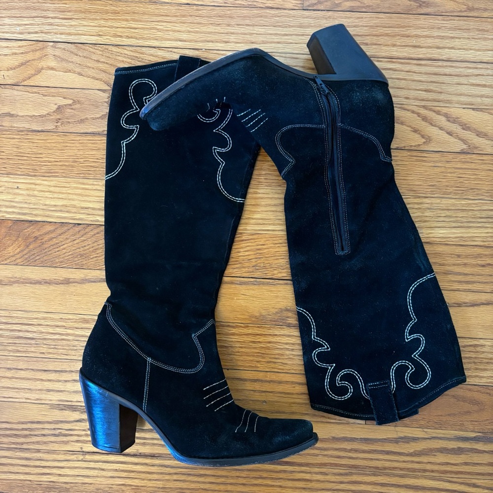 Black size 7 Via Spiga suede boots